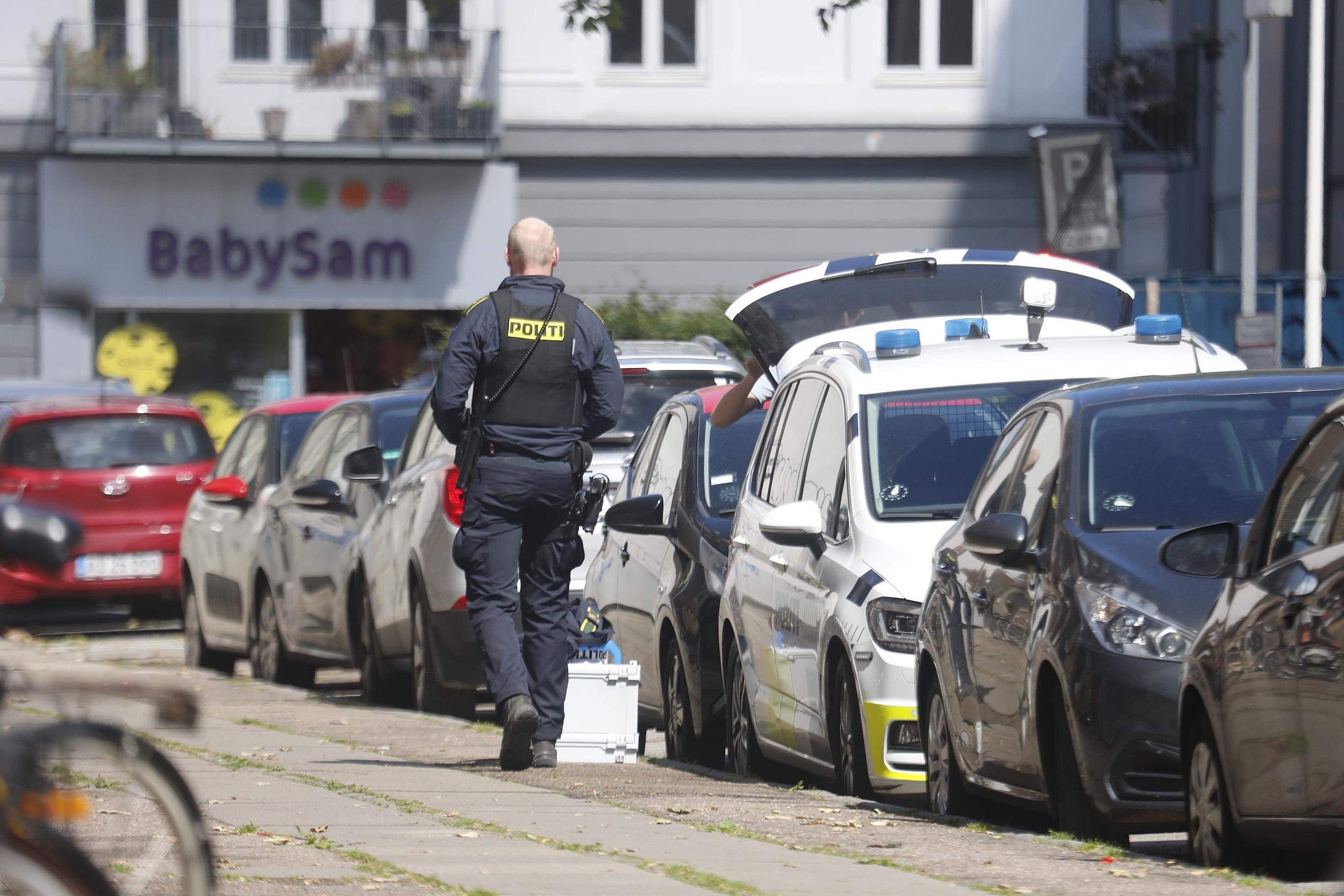 Stort Opbud Af Politifolk Ved Adresse På Amager | TV 2 Lorry