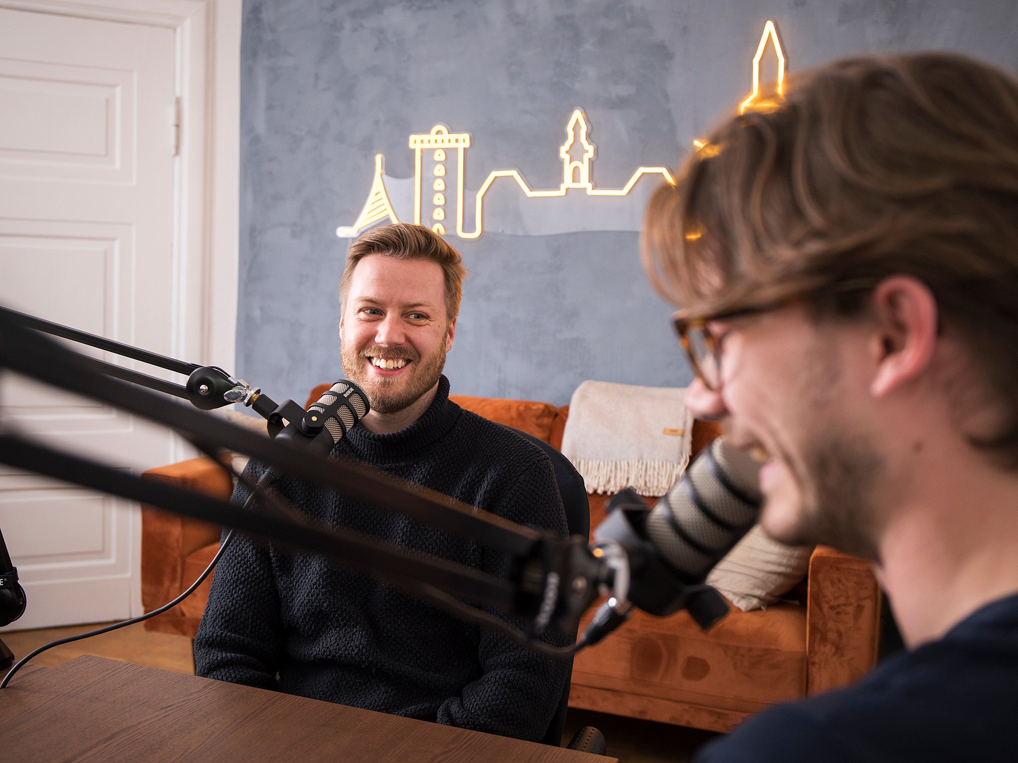Podcast-værter: i gruppedynamikker fucked up” | TV 2 Kosmopol