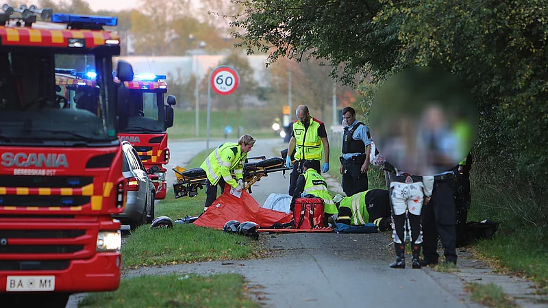 Motorcykel Og Bil Støder Sammen I Alvorligt Trafikuheld | TV 2 Kosmopol