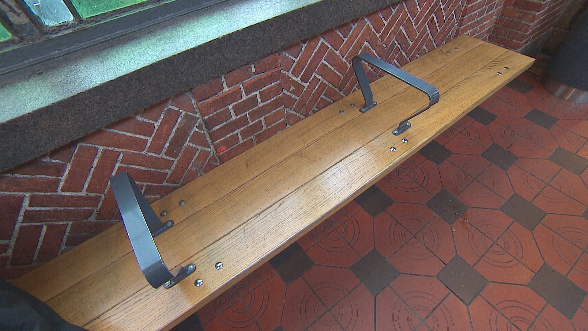 Dark design": Når byens bænke bliver fjendtlige | TV 2 Lorry