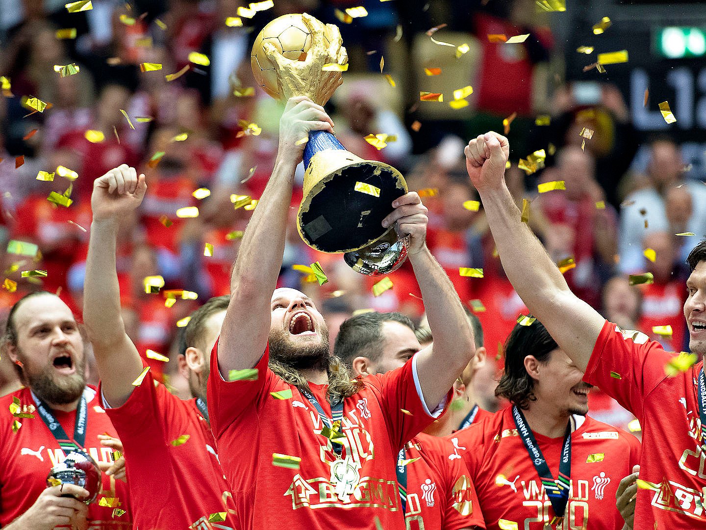 Nu kan du se håndboldherrernes VM-pokal på | TV Kosmopol