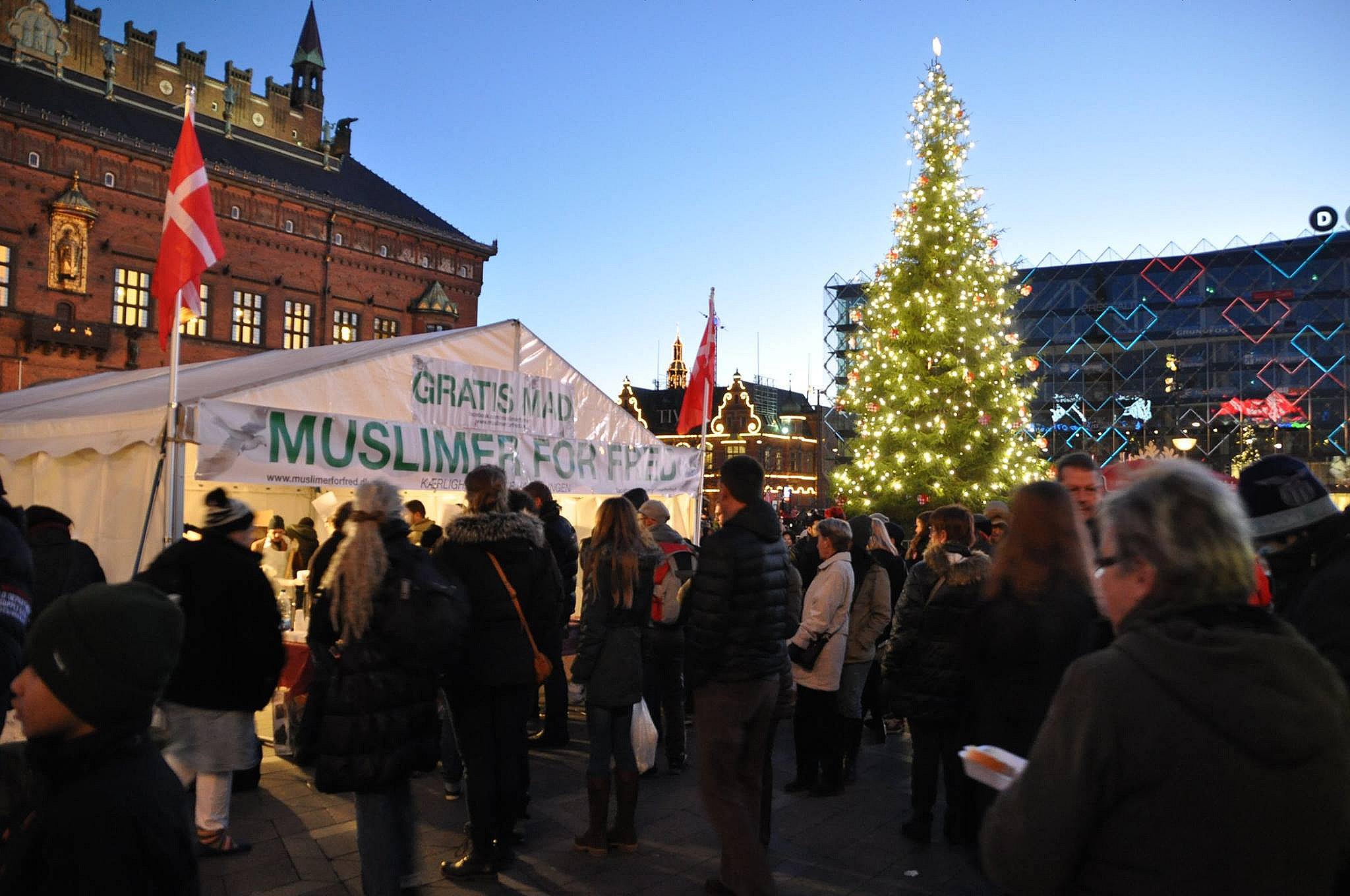 Muslimer spreder Rådhuspladsen TV 2 Lorry