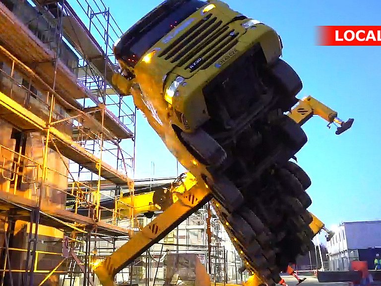 Vilde billeder: Stor kran på byggeplads | TV 2 Kosmopol
