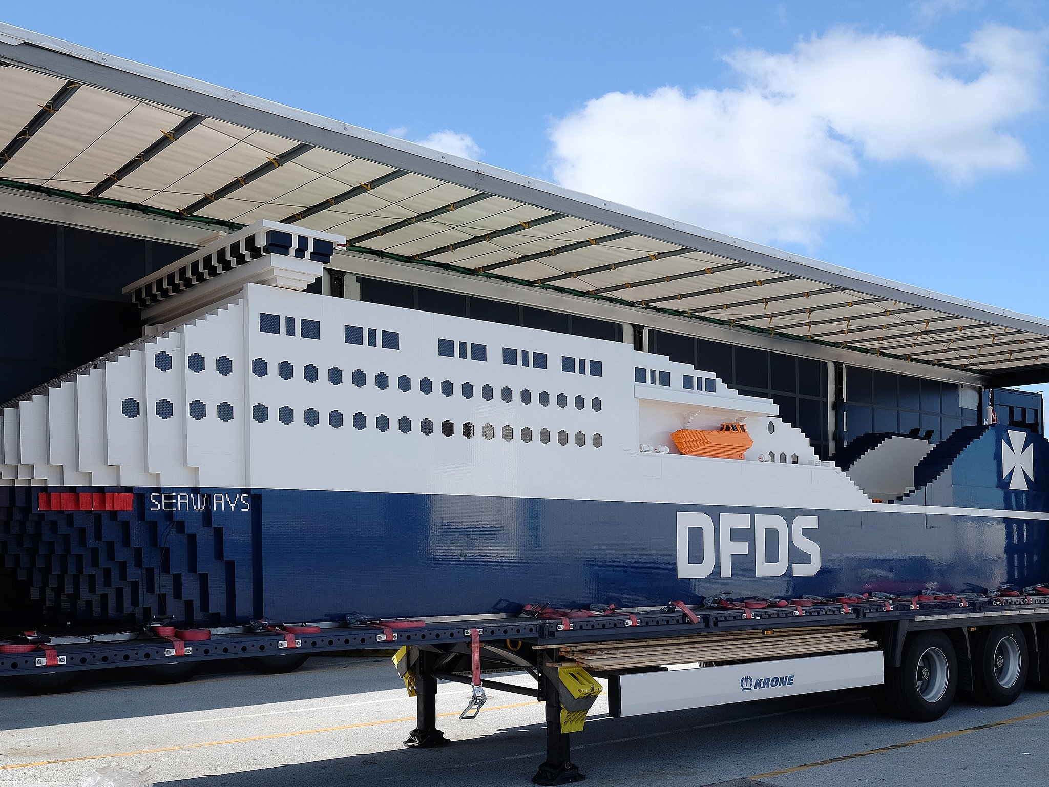 Verdens største Lego-skib ankommet Helsingør | TV 2