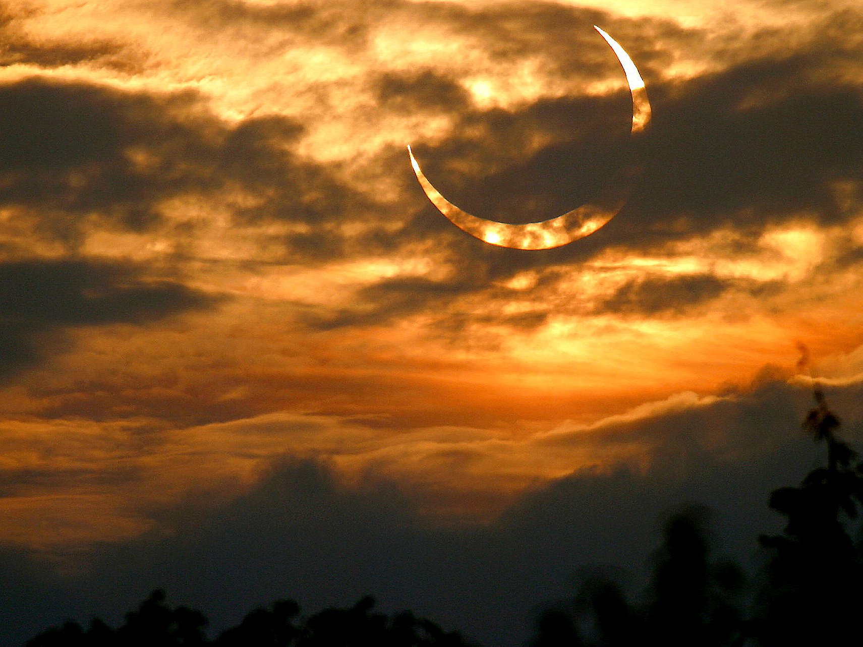 Spektakulært syn: Månen tager bid solen TV 2 Kosmopol