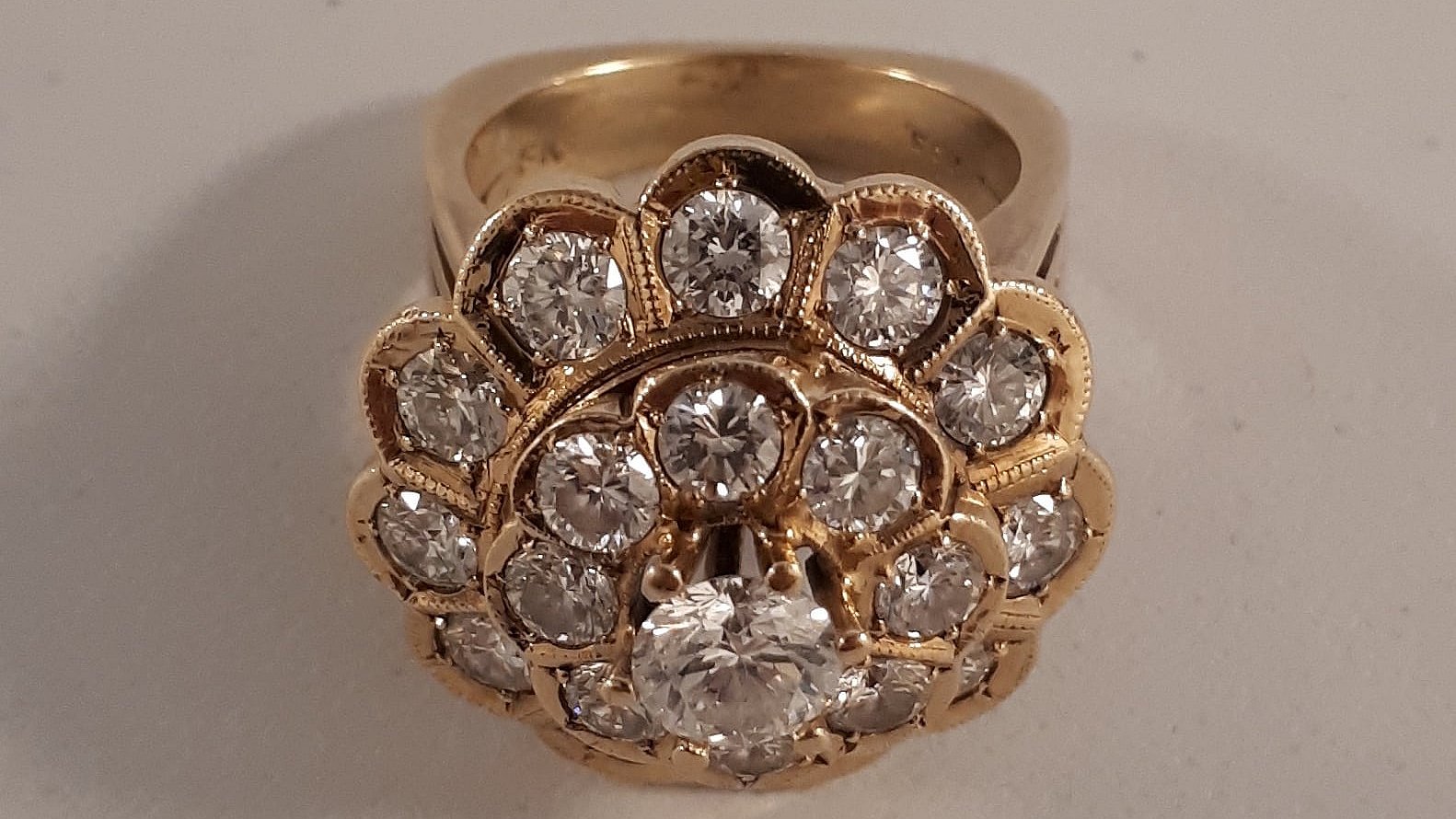 Politiet søger ejere stjålne smykker: Er det diamantring? | TV 2 Lorry