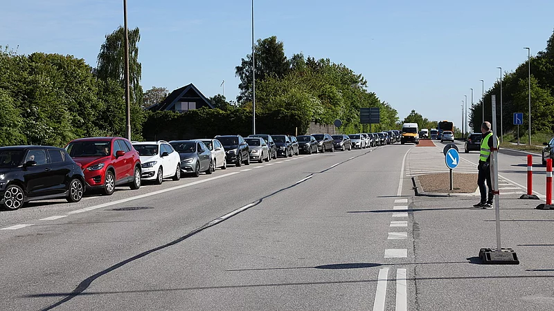 Ryd op Hals at tilføje Lang kø: Chokoladefabrik sælger ud af varer i stort drive in-salg | TV 2  Kosmopol