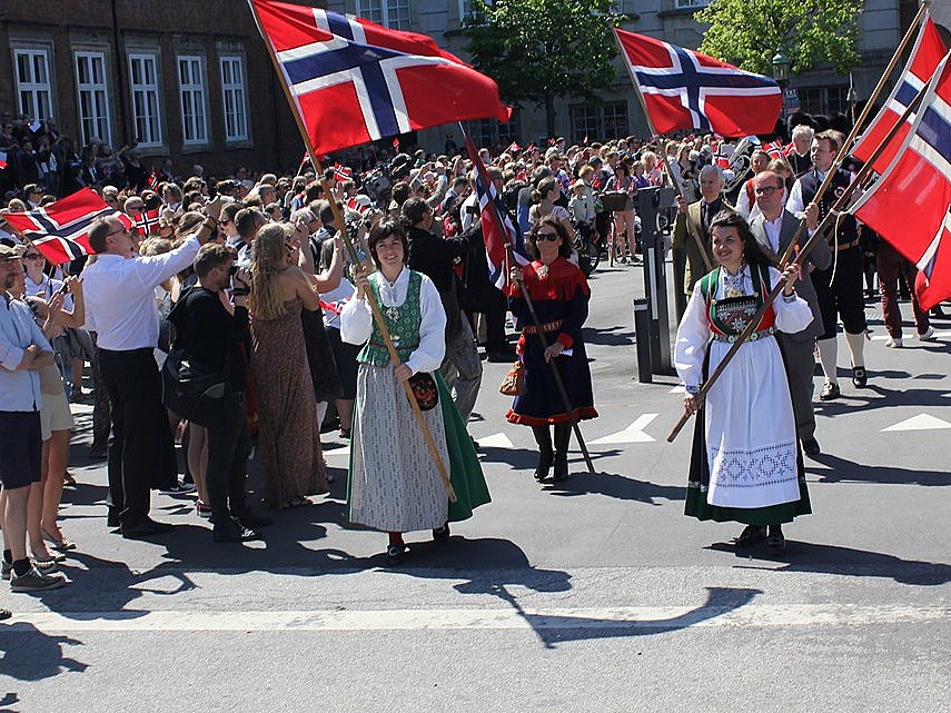Derfor fester flere tusinde nordmænd i København dag | TV 2 Kosmopol