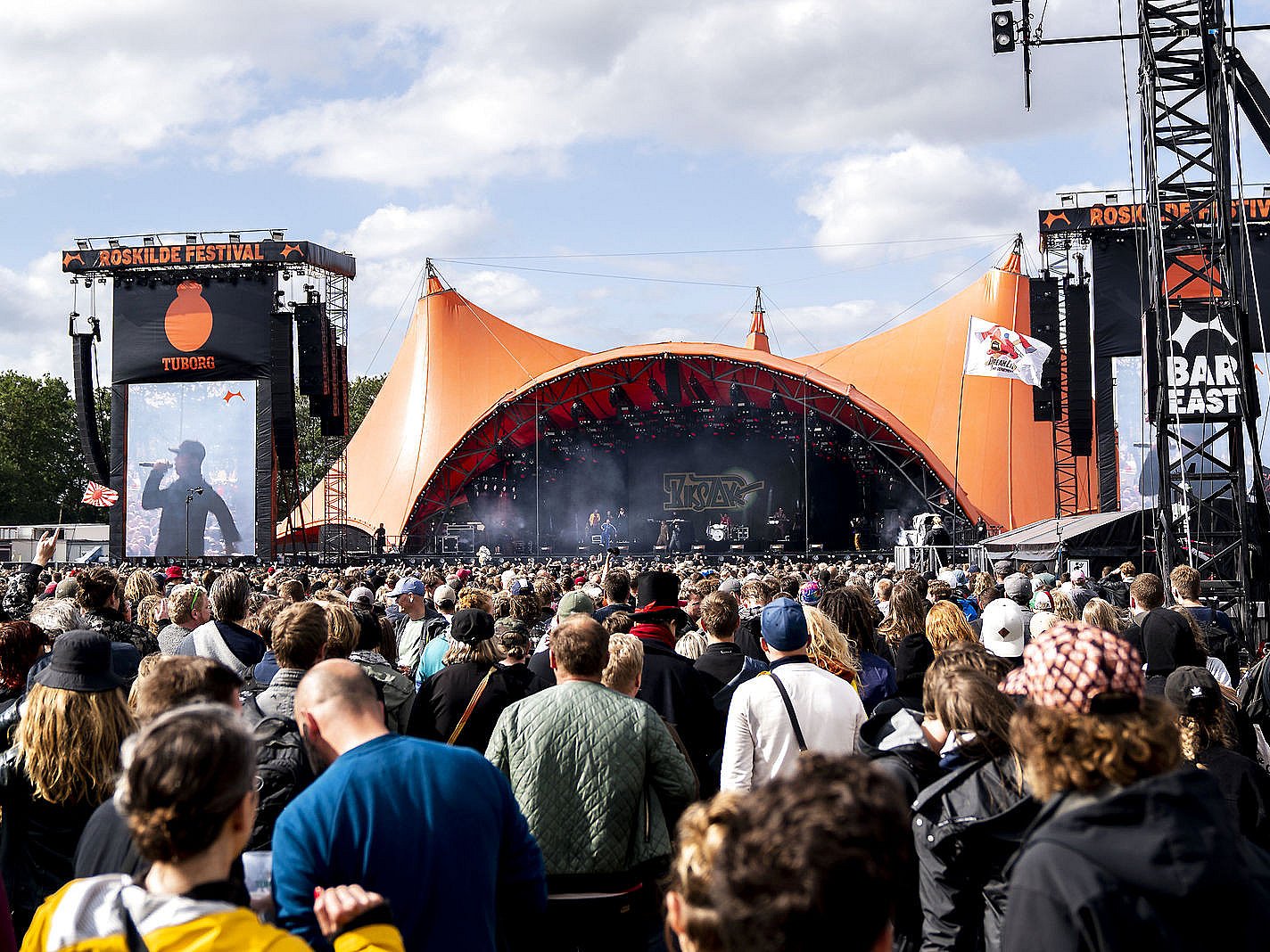 Trods aflysning: Roskilde Festival præsenterer overskud | TV 2 Kosmopol