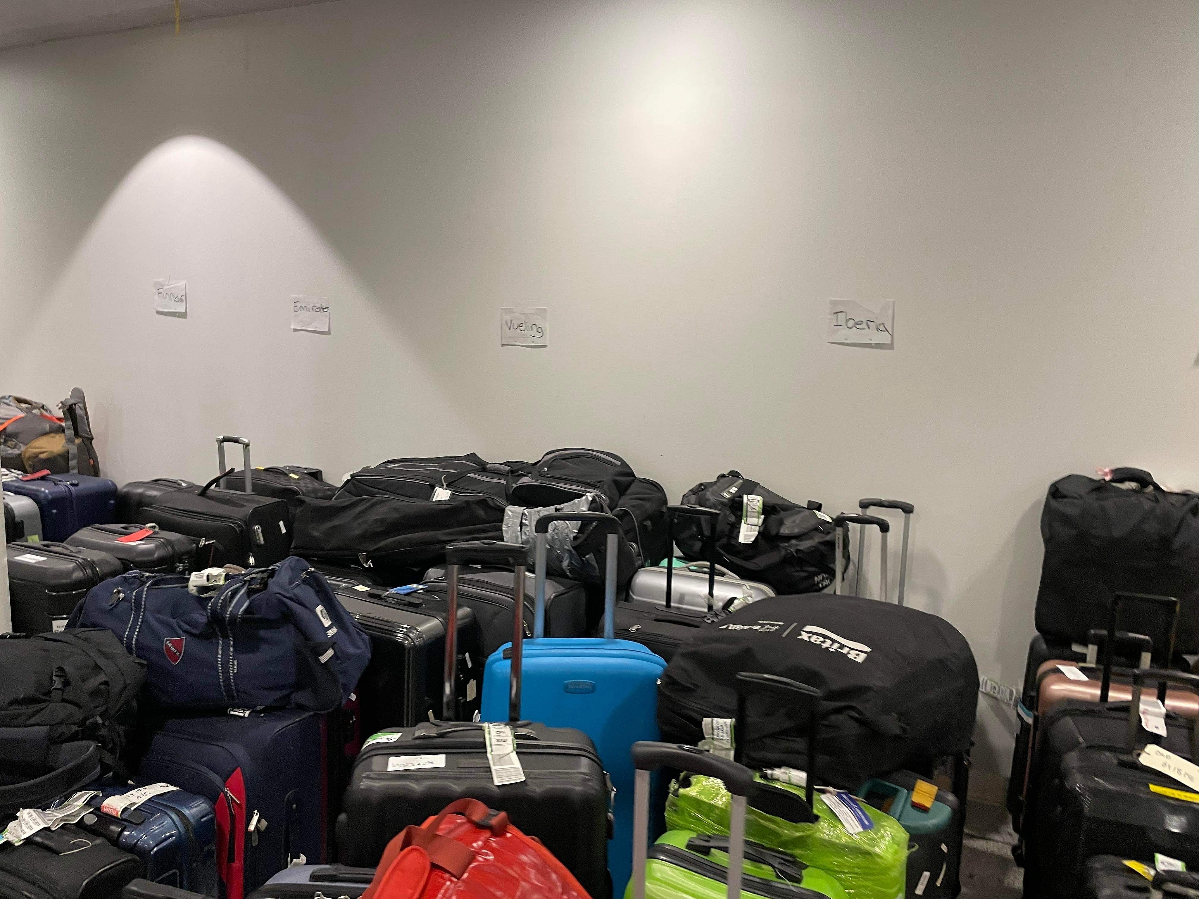 Har du også undret dig? Derfor det med “efterladte” kufferter i lufthavnen | TV 2 Kosmopol