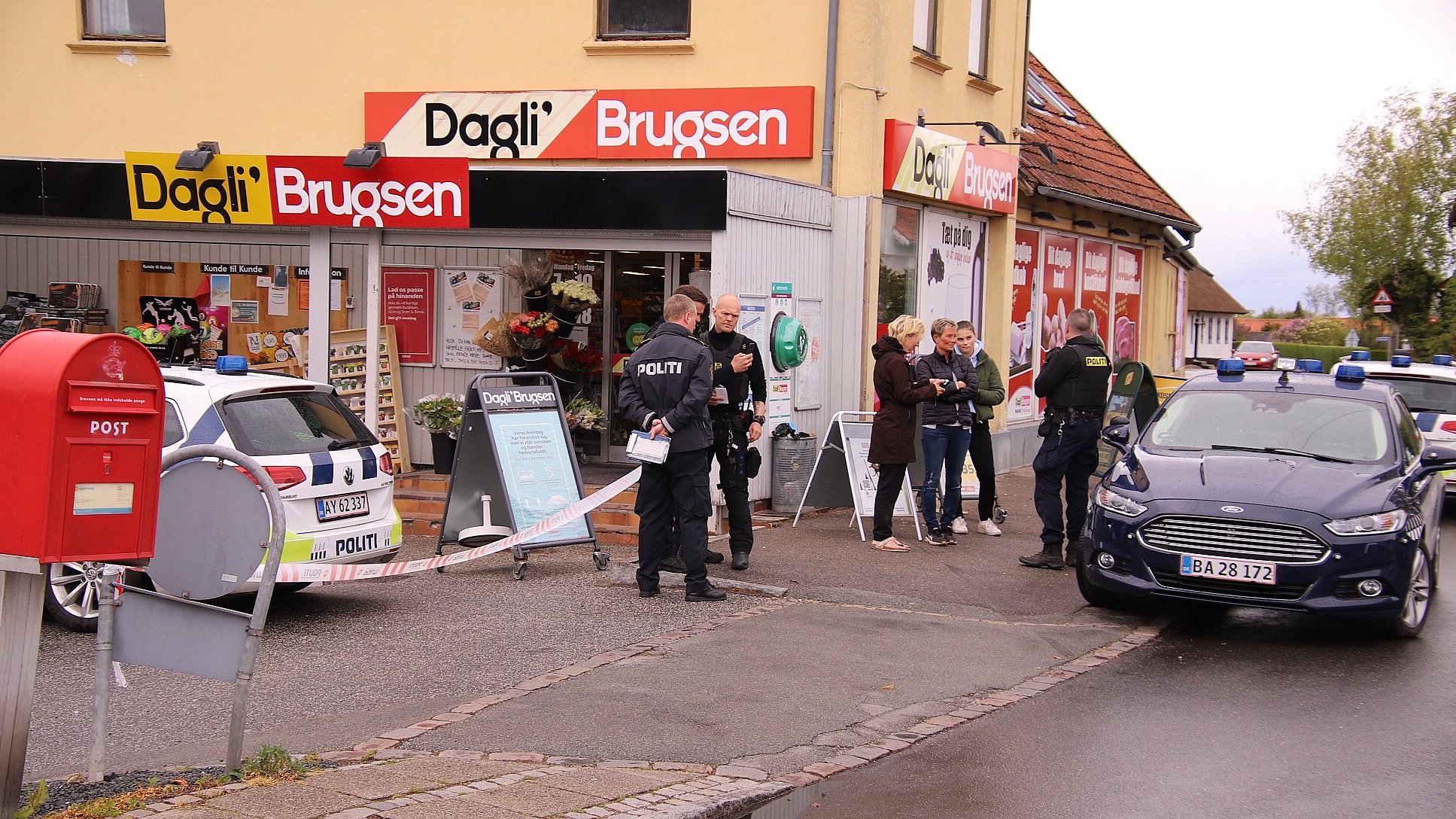 Vaebnet Roveri Mod Supermarked Politi Jagter Tre Gerningsmaend Tv 2 Lorry